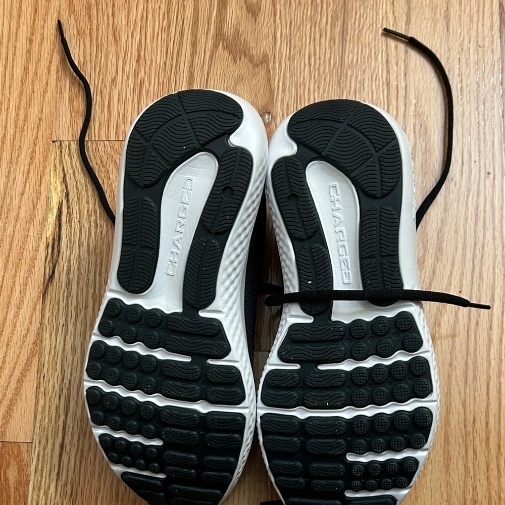 Under Armour Black Athletic Shoes - Picture 5 of 9
